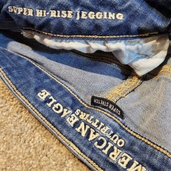 American Eagle Women's 6R Distressed Super High Rise Jegging (28x27.5") - Picture 6 of 10